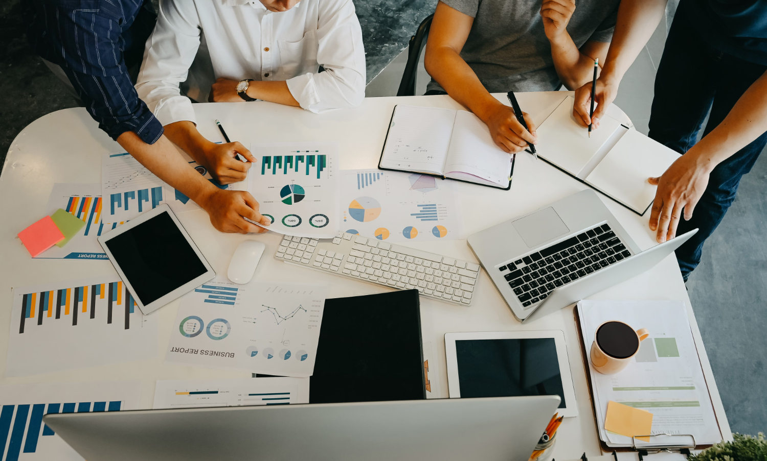 Команда изучает данные аналитики